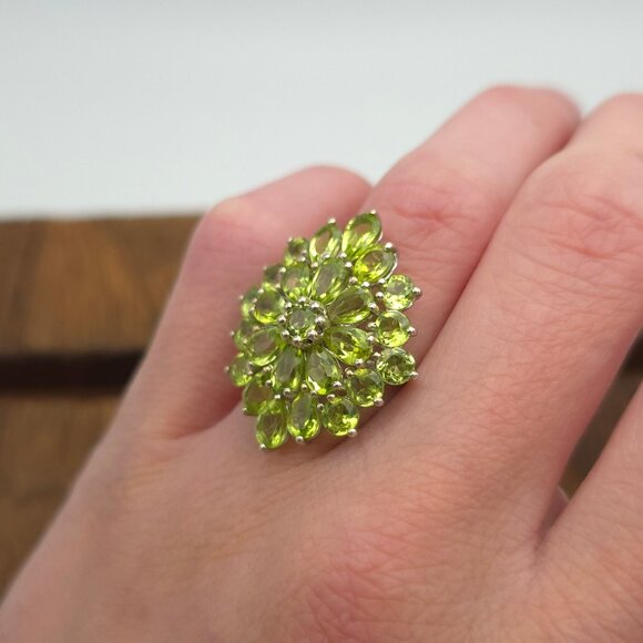 Size 6 925 Sterling Silver Cocktail Peridot Gems Ring A106